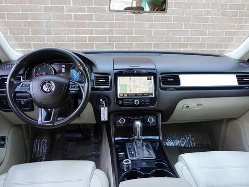 Used 2012 Volkswagen Touareg Sport AWD/4WD image 54