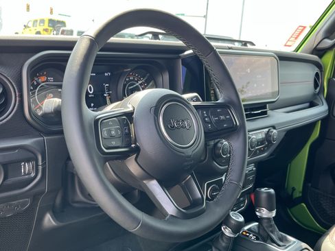 Used 2025 Jeep Wrangler Unlimited Rubicon w/ Safety Group AWD/4WD image 26