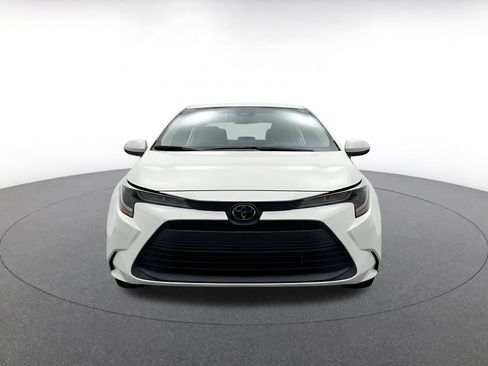 Used 2025 Toyota Corolla LE FWD image 2