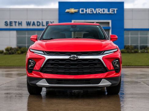 Used 2023 Chevrolet Blazer LT w/ Convenience Package FWD image 2