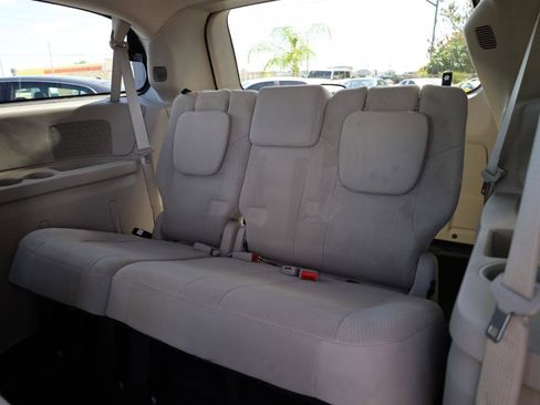 Used 2012 Dodge Grand Caravan SXT FWD image 12