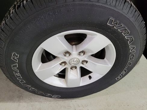 Used 2018 RAM 1500 ST w/ SXT Appearance Group image 25