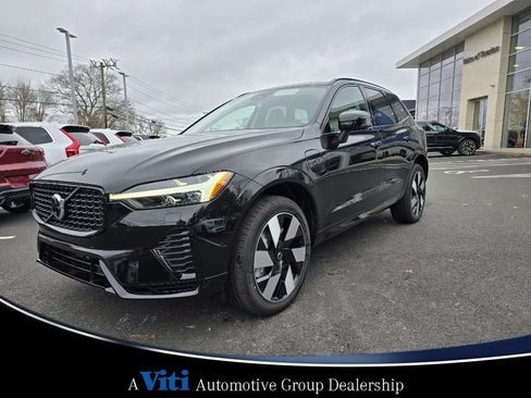 Used 2025 Volvo XC60 T8 Plus w/ Protection Package Premier image 4