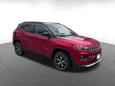 Used 2025 Jeep Compass Limited AWD/4WD image 2