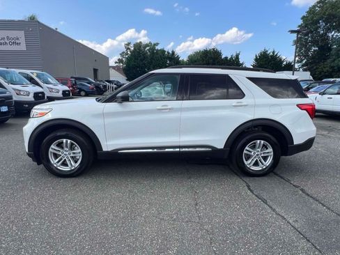 Used 2024 Ford Explorer XLT w/ Equipment Group 202A AWD/4WD image 9