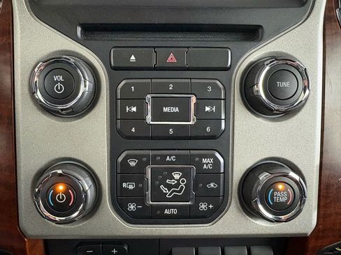 Used 2014 Ford F250 King Ranch w/ King Ranch w/Chrome Package image 27