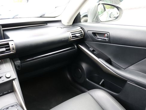 Used 2016 Lexus IS 200t image 32