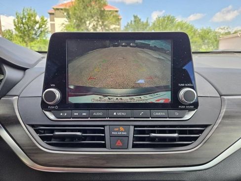 Used 2025 Nissan Altima 2.5 SV FWD image 19
