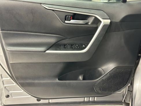Used 2020 Toyota RAV4 XLE w/ Convenience Package FWD image 15