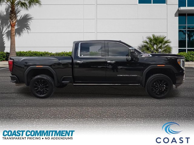 Certified 2022 GMC Sierra 2500 Denali w/ Denali Black Diamond Edition AWD/4WD image 5