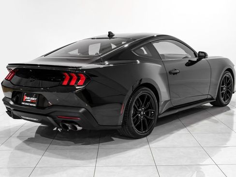 Used 2025 Ford Mustang Premium image 4