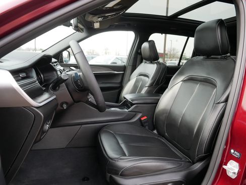 Used 2025 Jeep Grand Cherokee Limited w/ Luxury Tech Group II image 34