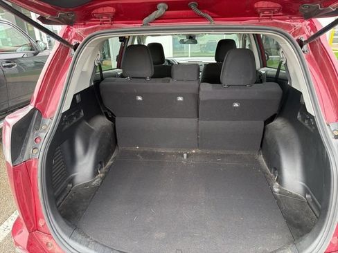 Used 2018 Toyota RAV4 LE AWD/4WD image 11