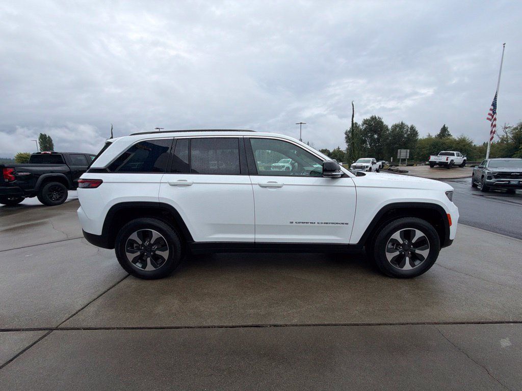 Used 2024 Jeep Grand Cherokee Limited 4xe AWD/4WD image 6