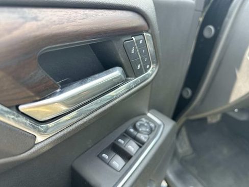 Used 2025 GMC Sierra 1500 SLT AWD/4WD image 9