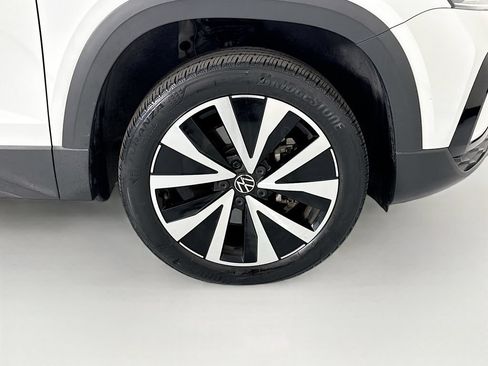 Used 2023 Volkswagen Taos SE w/ Panoramic Sunroof Package FWD image 32