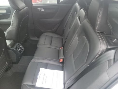 Used 2024 Volvo XC40 B5 Plus image 6