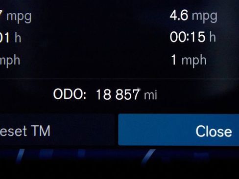 Certified 2025 Volvo V60 B5 Cross Country Plus image 5