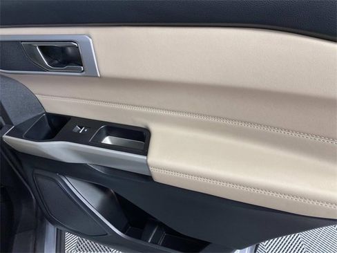 Used 2022 Ford Explorer XLT w/ Equipment Group 202A image 25