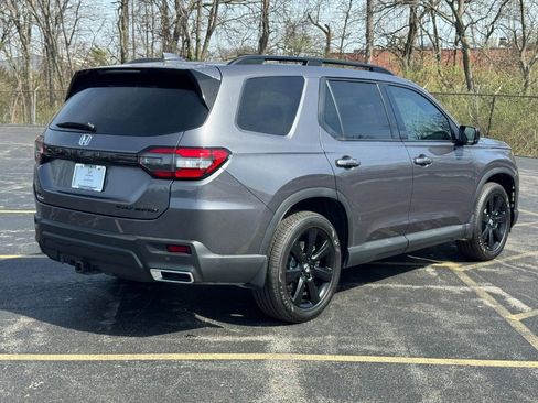 Certified 2025 Honda Pilot Black Edition image 3
