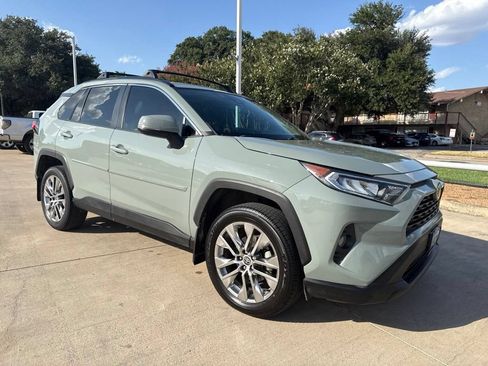 Used 2021 Toyota RAV4 XLE Premium FWD image 18