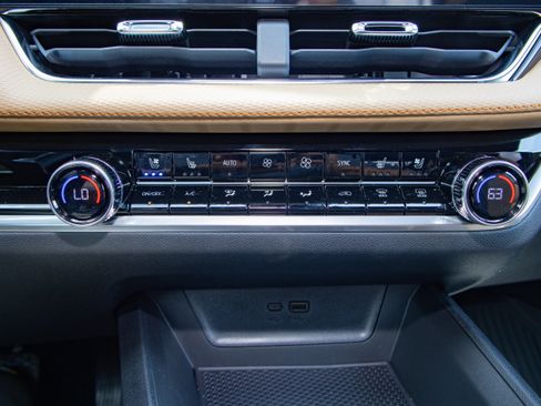 New 2026 Chevrolet Equinox ACTIV w/ Convenience Package III image 9