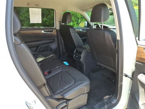 Used 2025 Volkswagen Atlas SE AWD/4WD image 12