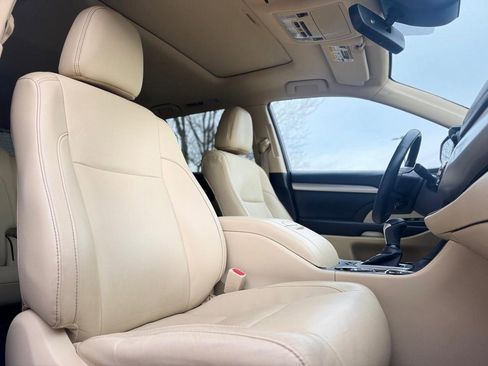 Used 2017 Toyota Highlander XLE image 23