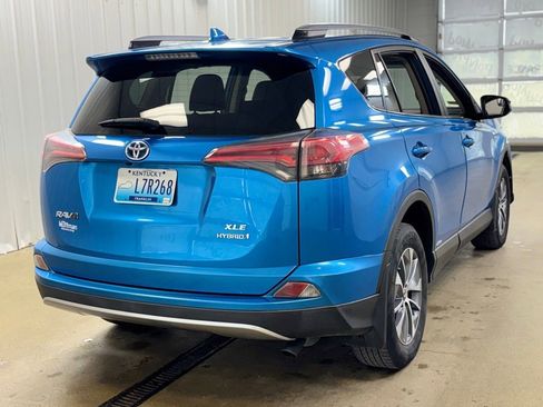 Used 2018 Toyota RAV4 XLE AWD/4WD image 7