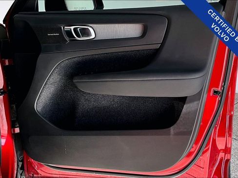 Used 2023 Volvo XC40 B5 Ultimate w/ Protection Package Premier image 26
