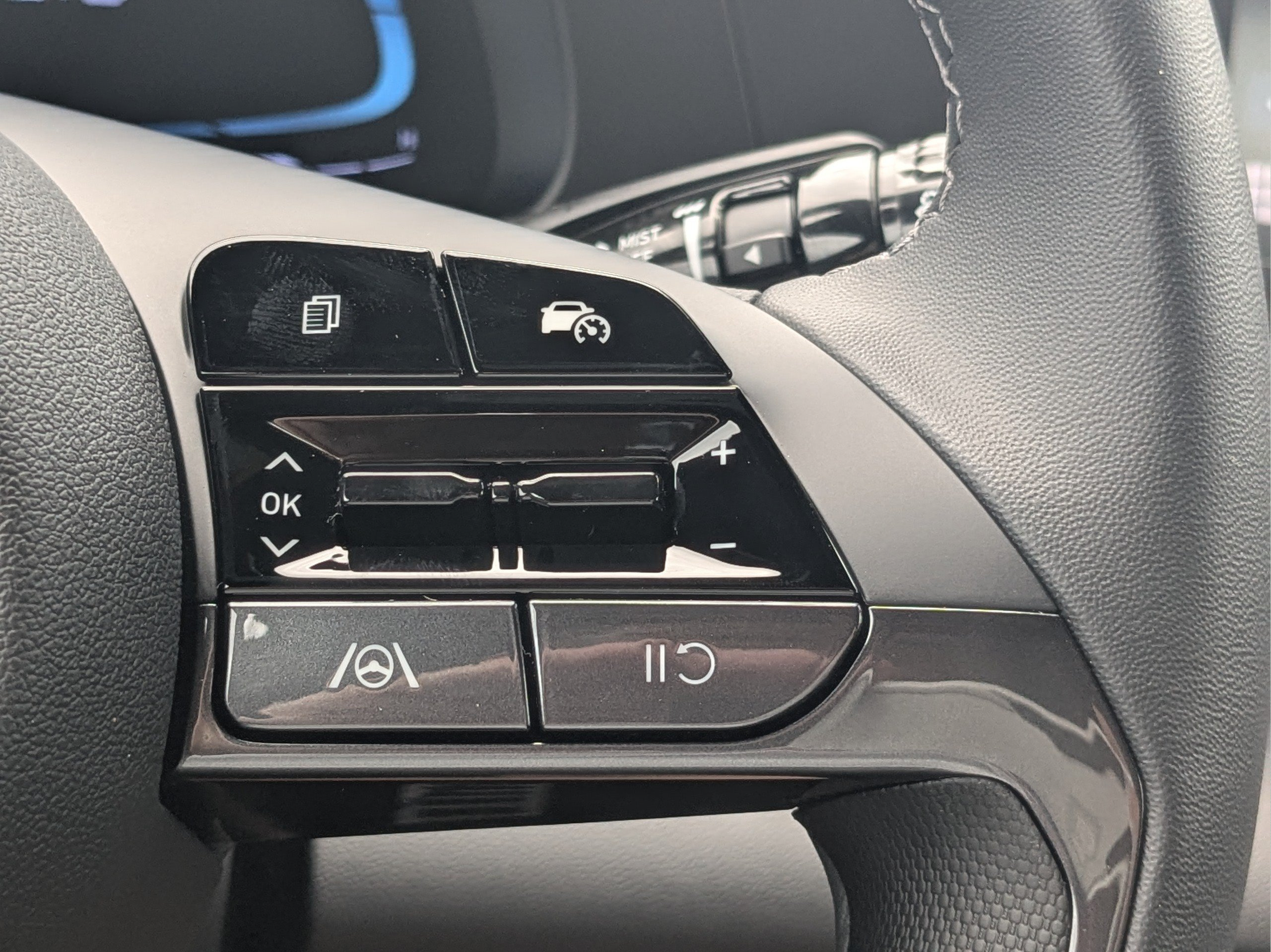 New 2026 Hyundai Elantra SEL Sport FWD image 30