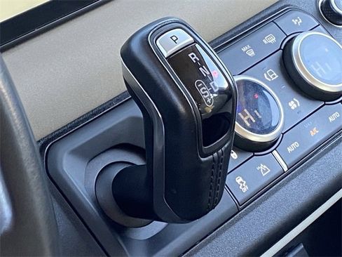 Used 2020 Land Rover Defender 110 SE image 16