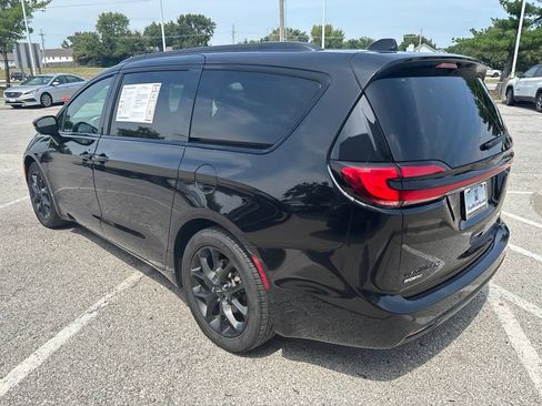 Used 2025 Chrysler Pacifica Limited FWD image 6