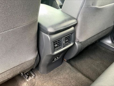 Used 2024 Toyota RAV4 XLE FWD image 39