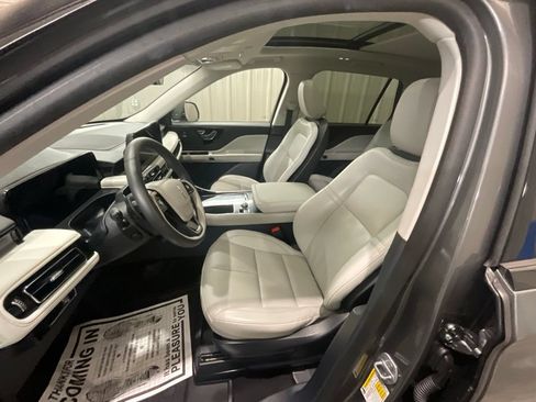 Used 2025 Lincoln Aviator 2WD w/ Jet Appearance Package image 9