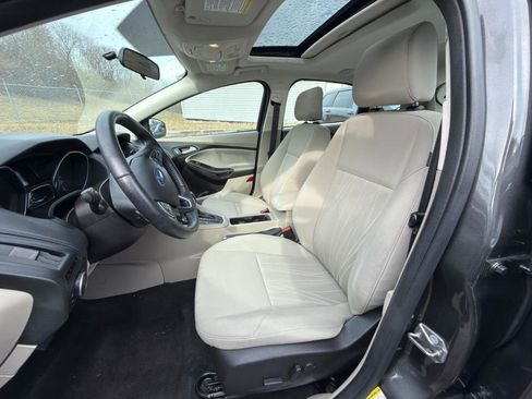 Used 2015 Ford Focus SE w/ SE Sport Package image 2