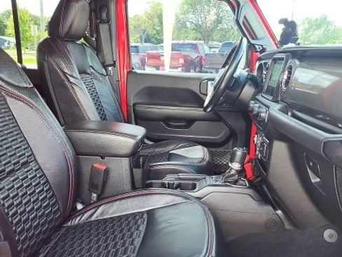 Used 2021 Jeep Wrangler Unlimited Sahara w/ Uconnect 4C Nav & Sound Group image 16