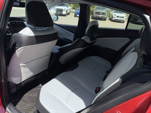 Used 2017 Toyota Prius Four FWD image 6