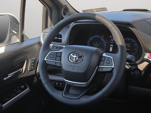 Certified 2026 Toyota Sienna Platinum AWD/4WD image 19