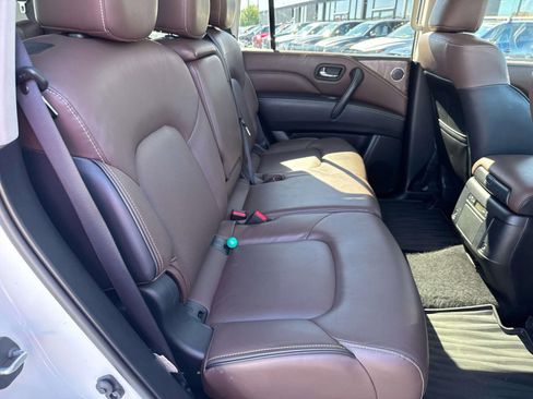 Used 2024 INFINITI QX80 Premium Select w/ All-Season Package image 10