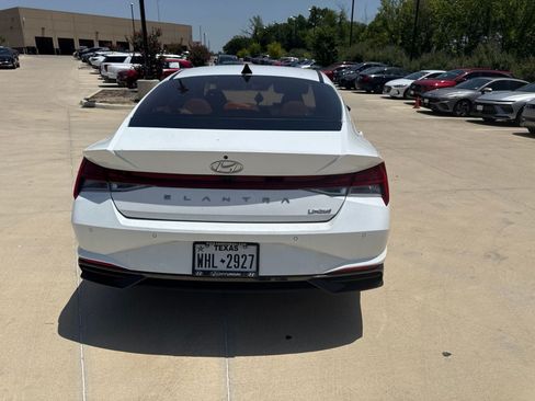 Used 2021 Hyundai Elantra Limited w/ Cargo Package FWD image 4