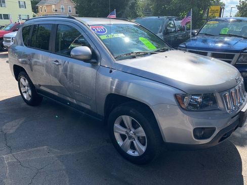 Used 2017 Jeep Compass Latitude AWD/4WD image 1