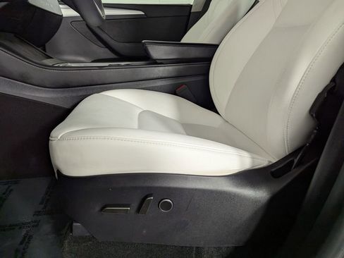 Used 2024 Tesla Model Y Long Range image 23