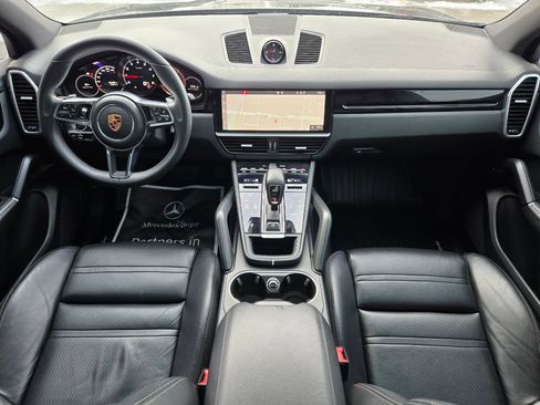 Used 2019 Porsche Cayenne AWD/4WD image 2