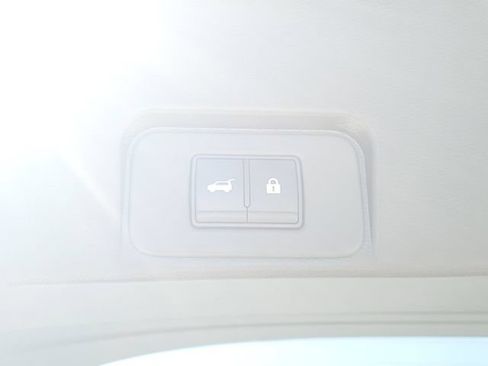 Used 2025 Nissan Rogue SV FWD image 14