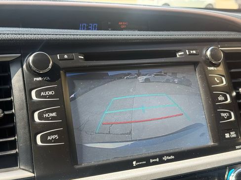 Used 2018 Toyota Highlander XLE FWD image 11