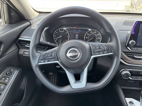 Used 2025 Nissan Altima 2.5 SV FWD image 27