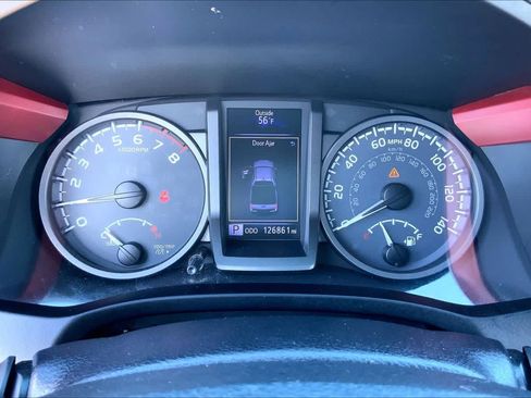 Used 2017 Toyota Tacoma TRD Off-Road w/ Tow Package (A/T) image 24