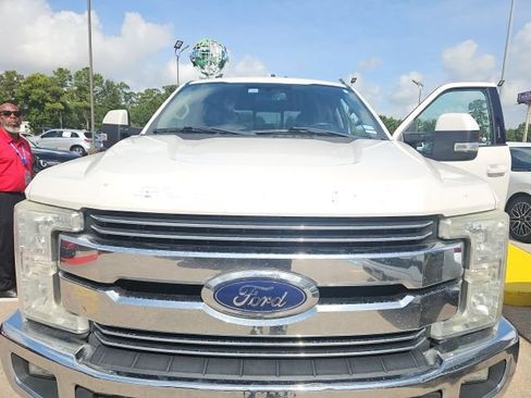 Used 2017 Ford F250 Lariat w/ Lariat Value Package AWD/4WD image 10