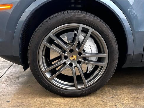 Used 2019 Porsche Cayenne AWD/4WD image 12